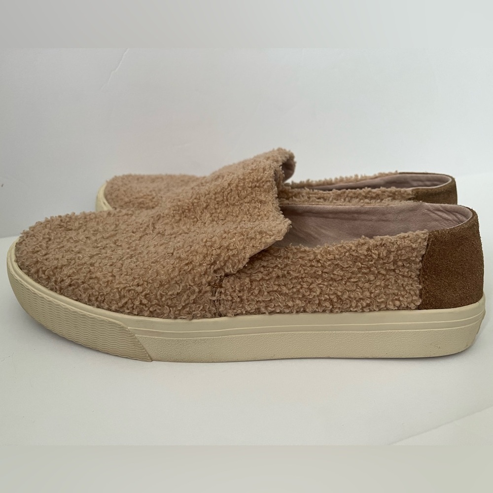 Toms Fuzzy Tan Slip-On Shoes size 8